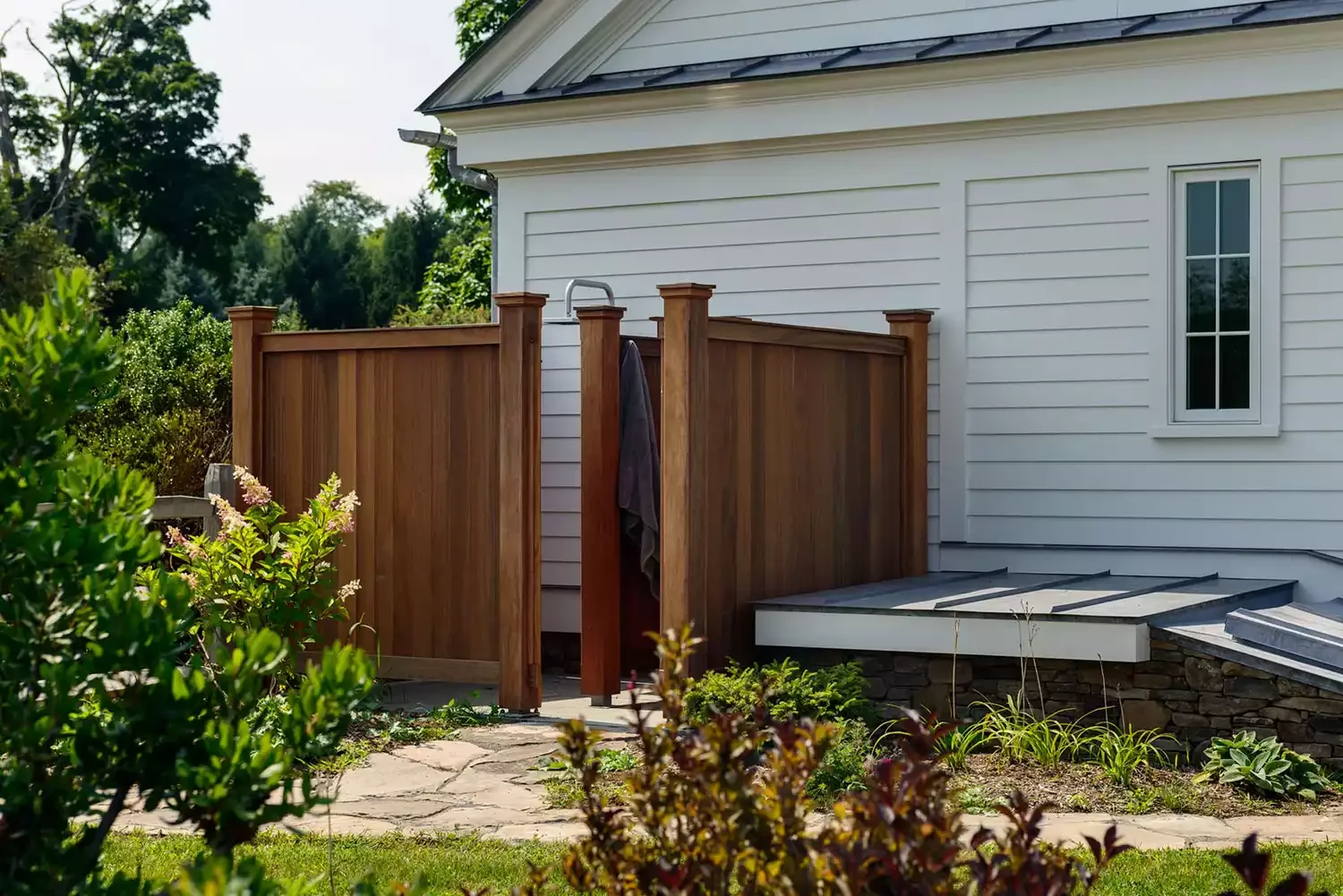 34 Stunning Outdoor Shower Ideas to Transform Your Backyard Oasis 20 Outdoor Shower Path