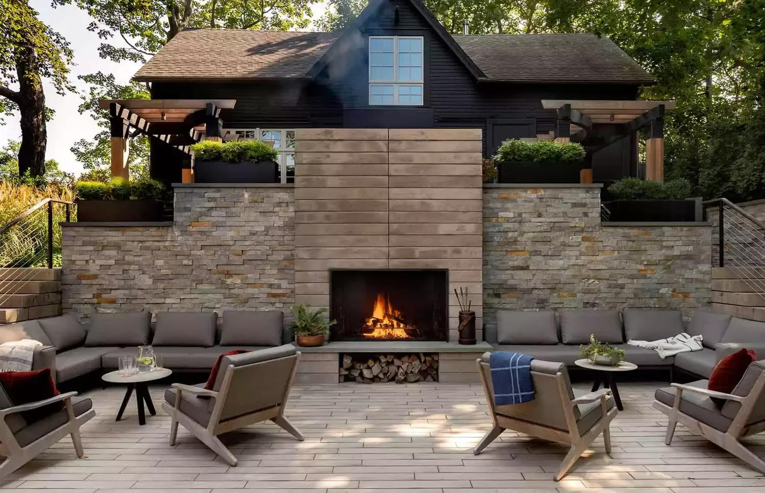 32 Stunning Outdoor Fireplace Ideas to Transform Your Backyard 26 Outdoor Statement Fireplace
