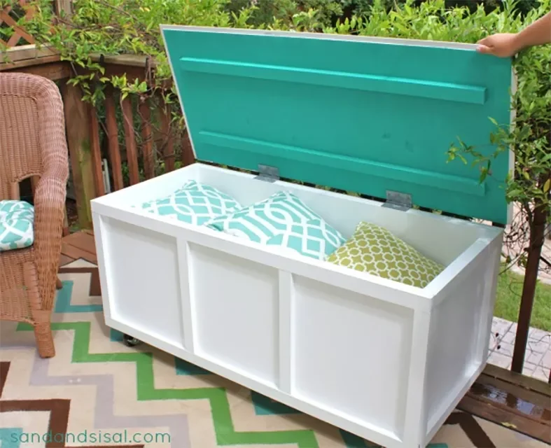 20 Creative DIY Outdoor Storage Solutions for Your Home Outdoor Storage Box and Bench