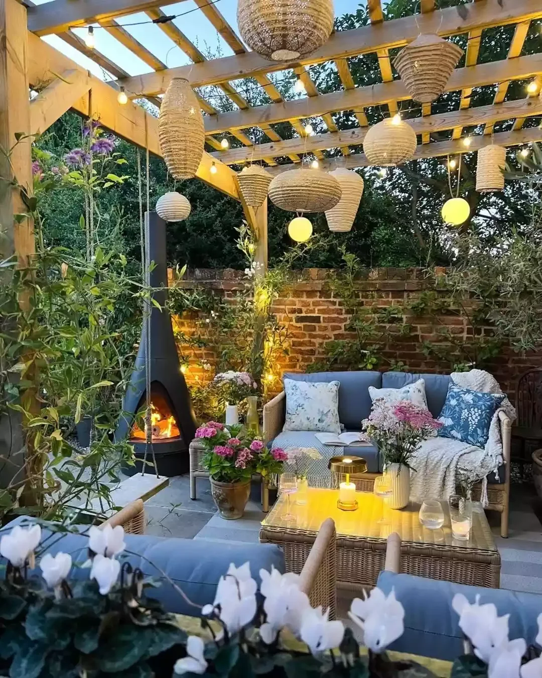 15 Stunning Pergola Lighting Ideas That Will Transform Your Outdoor Space 13 Outdoor Table Lamp
