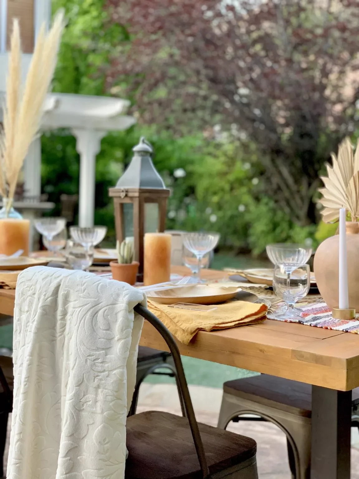 62 Stunning Thanksgiving Table Ideas That Will Wow Your Guests 19 Outdoor Thanksgiving Table