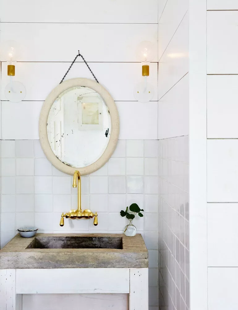 51 Cozy Farmhouse Wall Decorating Ideas That'll Transform Your Space 25 Oval Chain Mirror