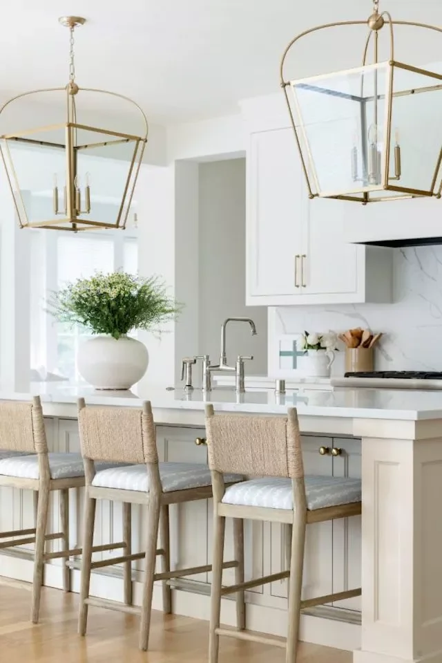 37 Timeless Traditional Kitchen Designs That Create the Perfect Cozy Home 9 Oversized Kitchen Pendants