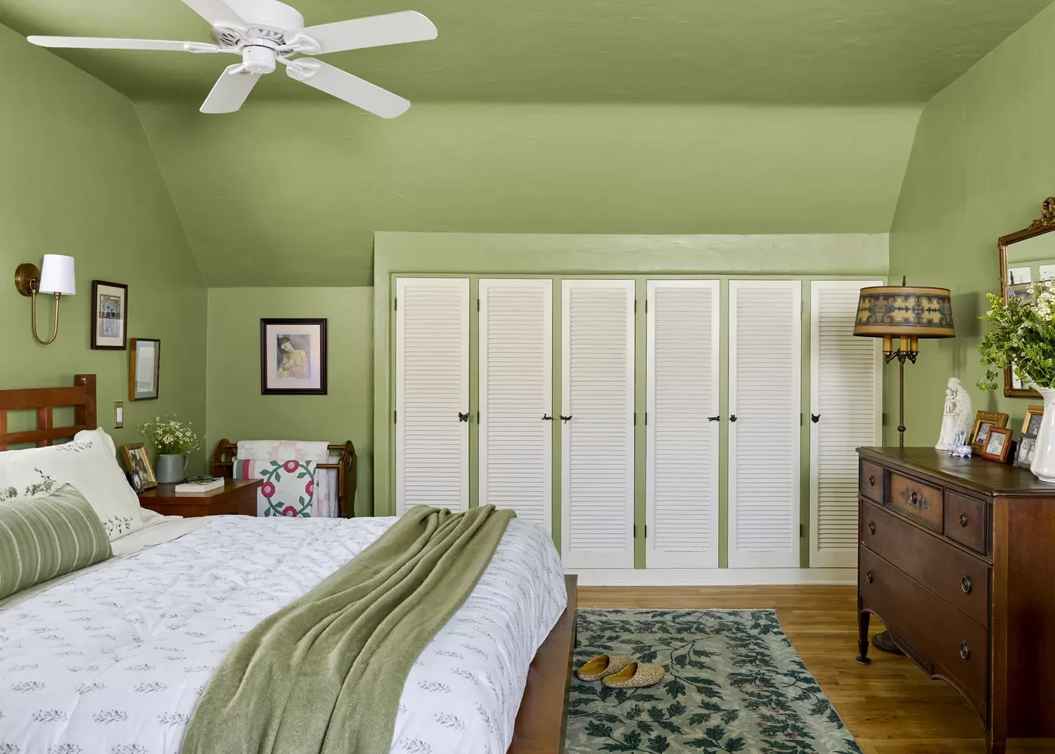 30 Brilliant Ways to Transform Your Small Attic Space With Low Ceilings 17 Paint It All One Color