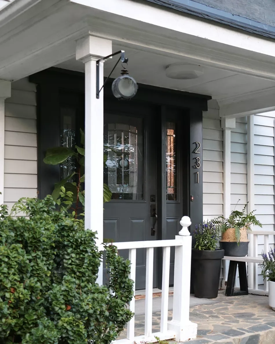21 Budget-Friendly Small Porch Ideas That Will Make Your Neighbors Jealous 21 Paint Planters Black