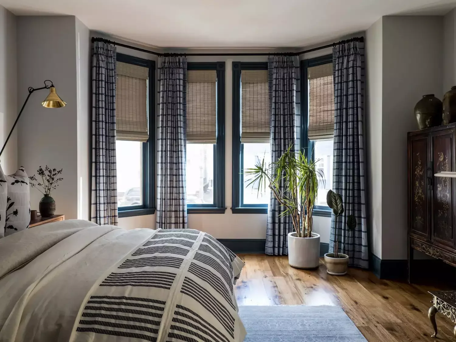 77 Bedroom Design Ideas That Perfectly Balance Personal Style and Sophistication Paint Window Trim Dark