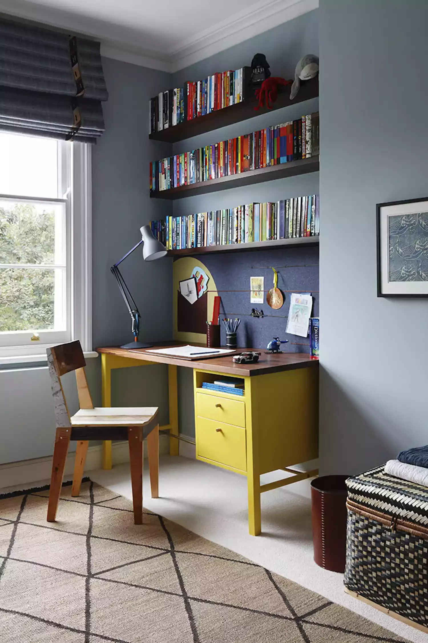 24 Sunny Yellow Bedroom Ideas to Brighten Your Space 3 Paint Your Desk