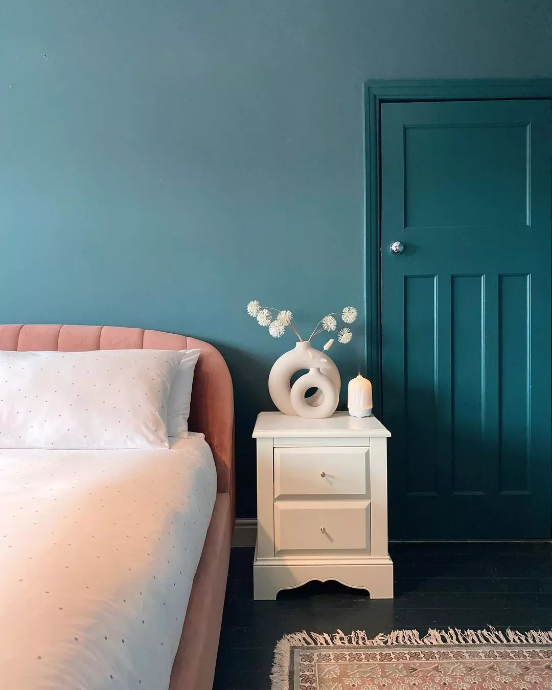 32 Stunning Teal Bedroom Designs That Will Transform Your Space 13 Paint Your Door Teal