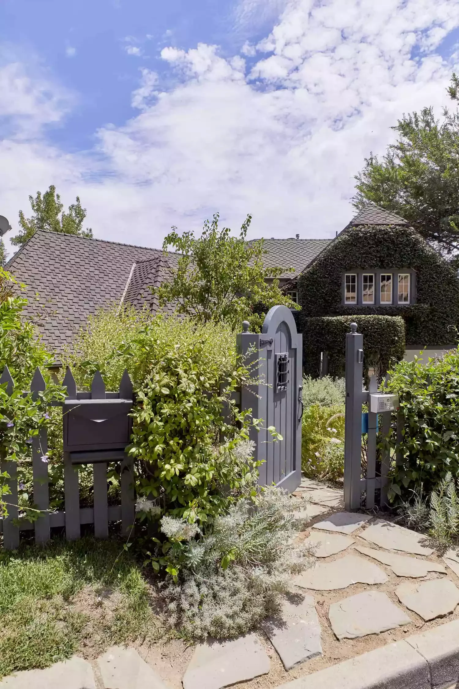 14 Affordable Picket Fence Ideas to Create Classic Charm and Enhanced Privacy in Your Outdoor Space Paint Your Fence