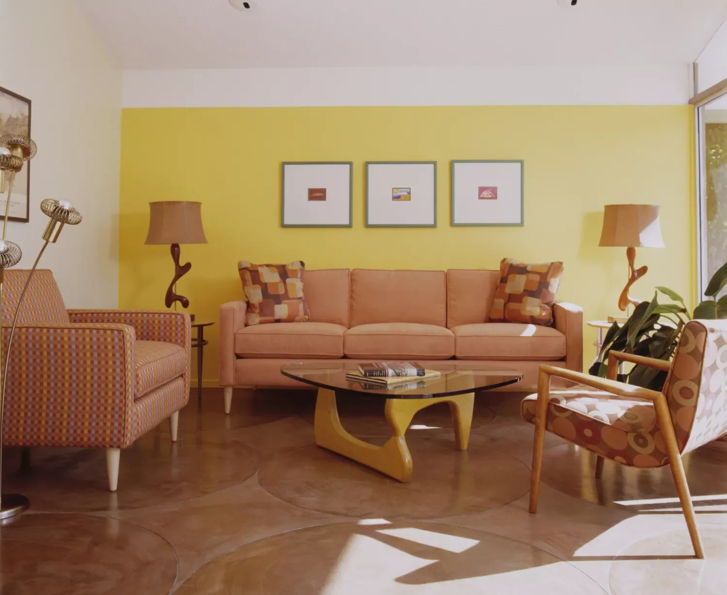 20 Stunning Yellow Living Room Ideas That Will Transform Your Space 21 Paint a Feature Wall