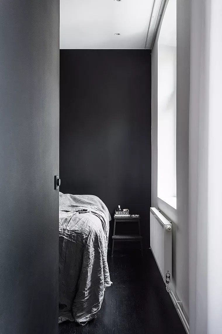 52 Clever Small Bedroom Ideas That Maximize Every Square Inch 23 Paint a Small Bedroom Black