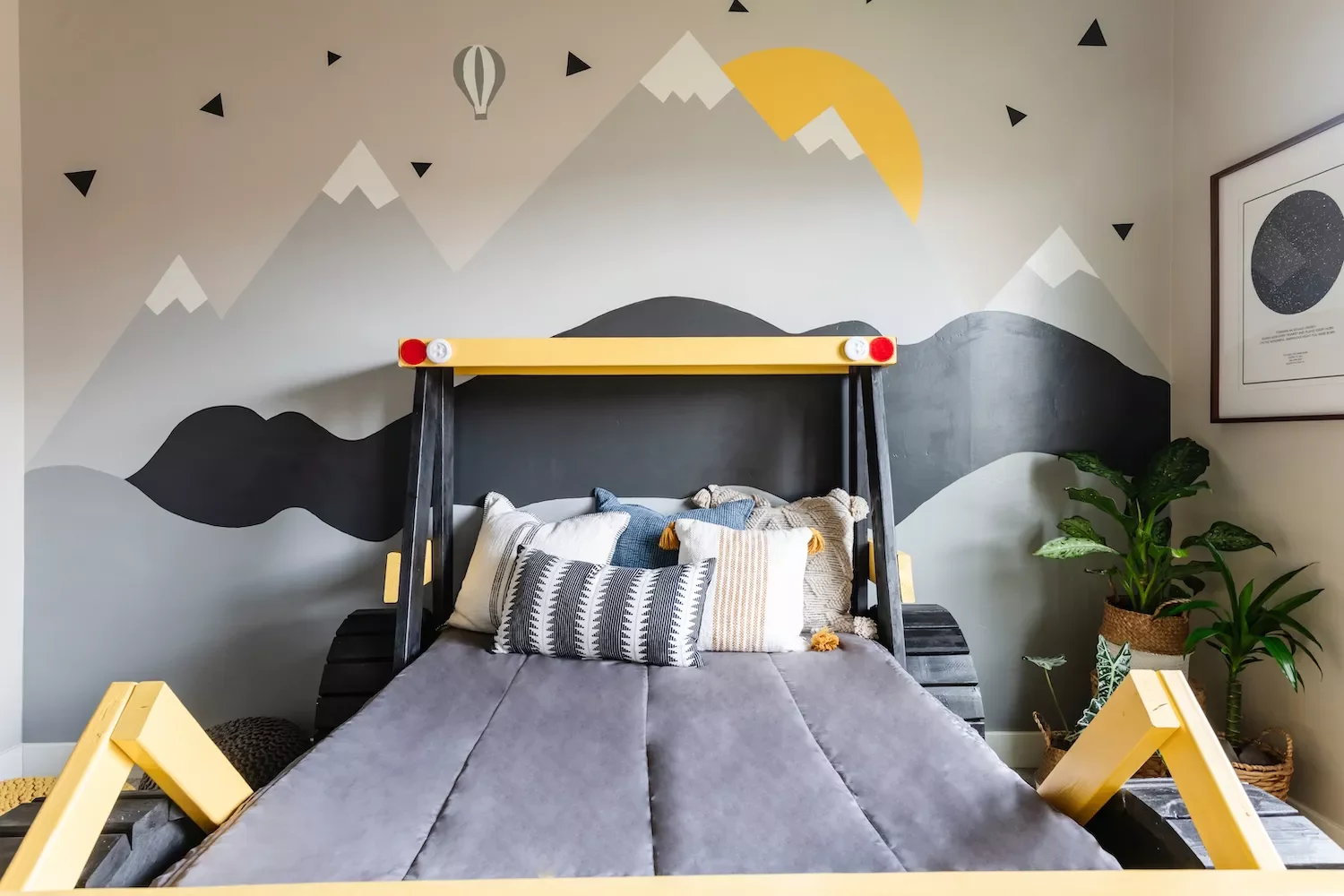 52 Amazing Boys' Bedroom Ideas That Will Make Parents Smile Too 6 Paint a Wall Mural