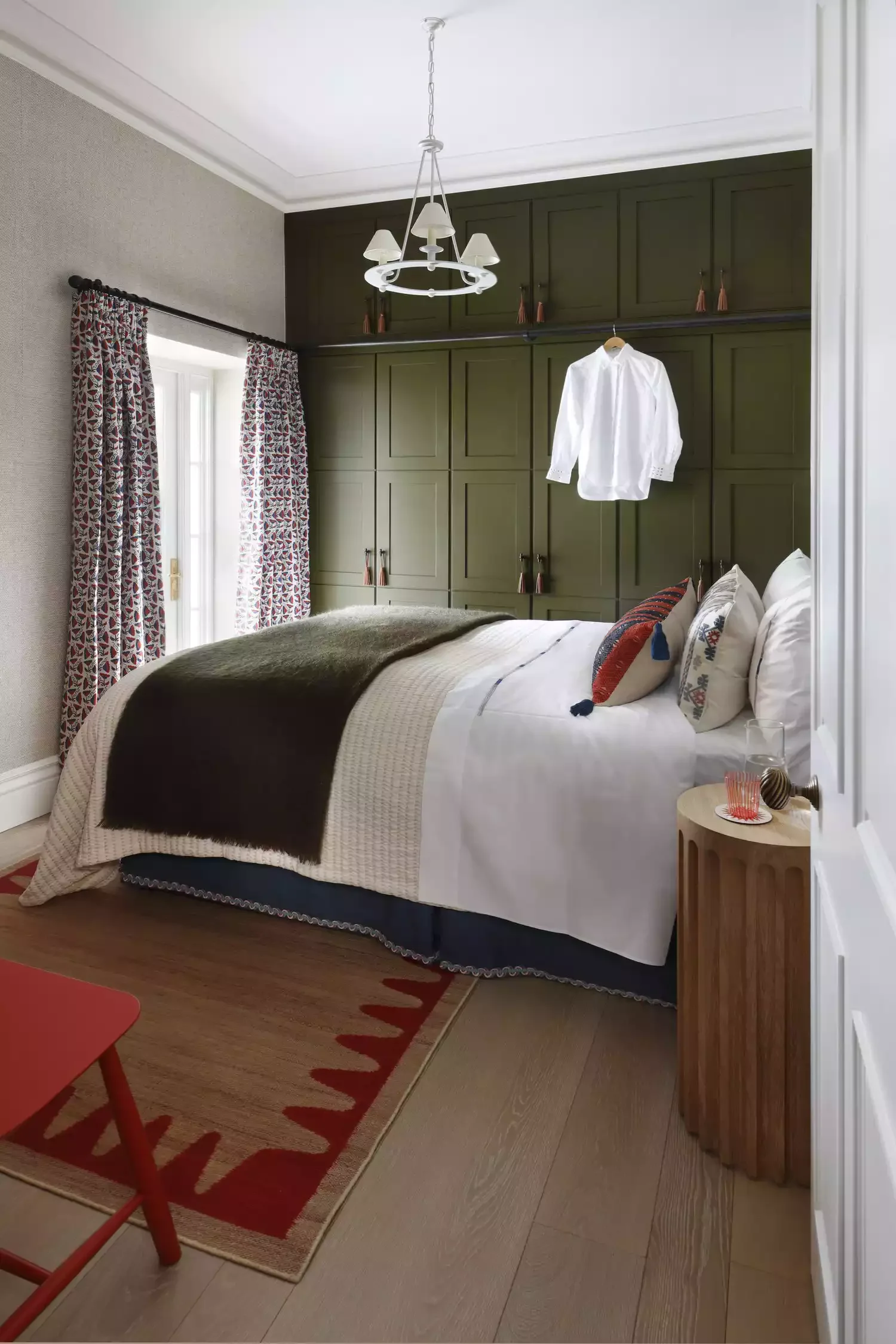 33 Stunning Dark Green Bedroom Ideas That Will Transform Your Space 26 Paint the Built-Ins