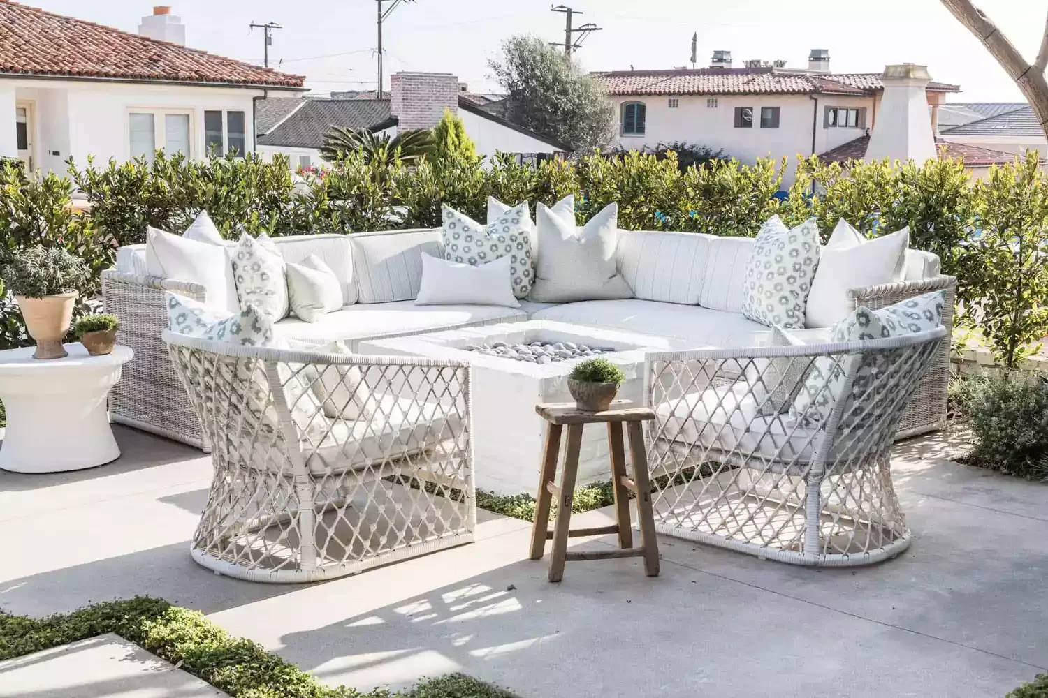 60 Stunning Backyard Fire Pit Ideas That Will Transform Your Outdoor Space 27 Painted Brick Fire Pit