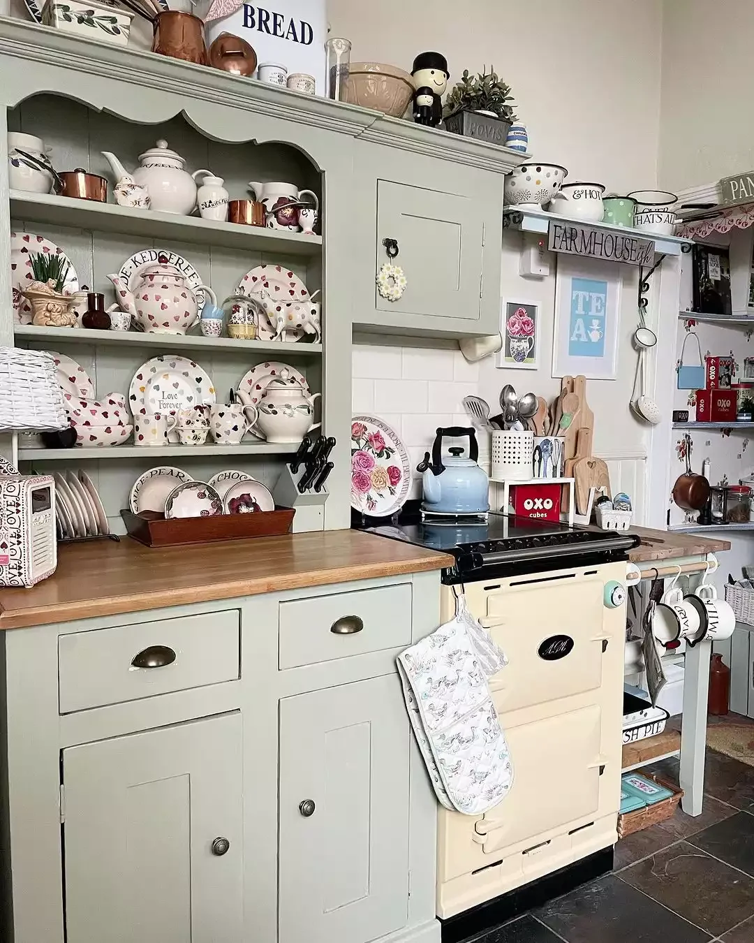 68 Charming Farmhouse Kitchen Ideas That Never Go Out of Style Painted Farmhouse Style Hutch