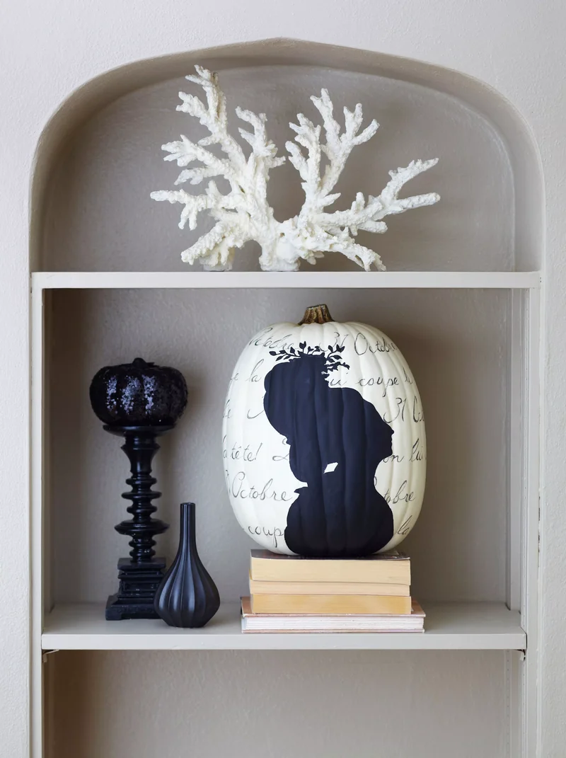 25 Elegant White Pumpkin Ideas for Stunning Fall Decor 21 Painted White Pumpkin Ideas