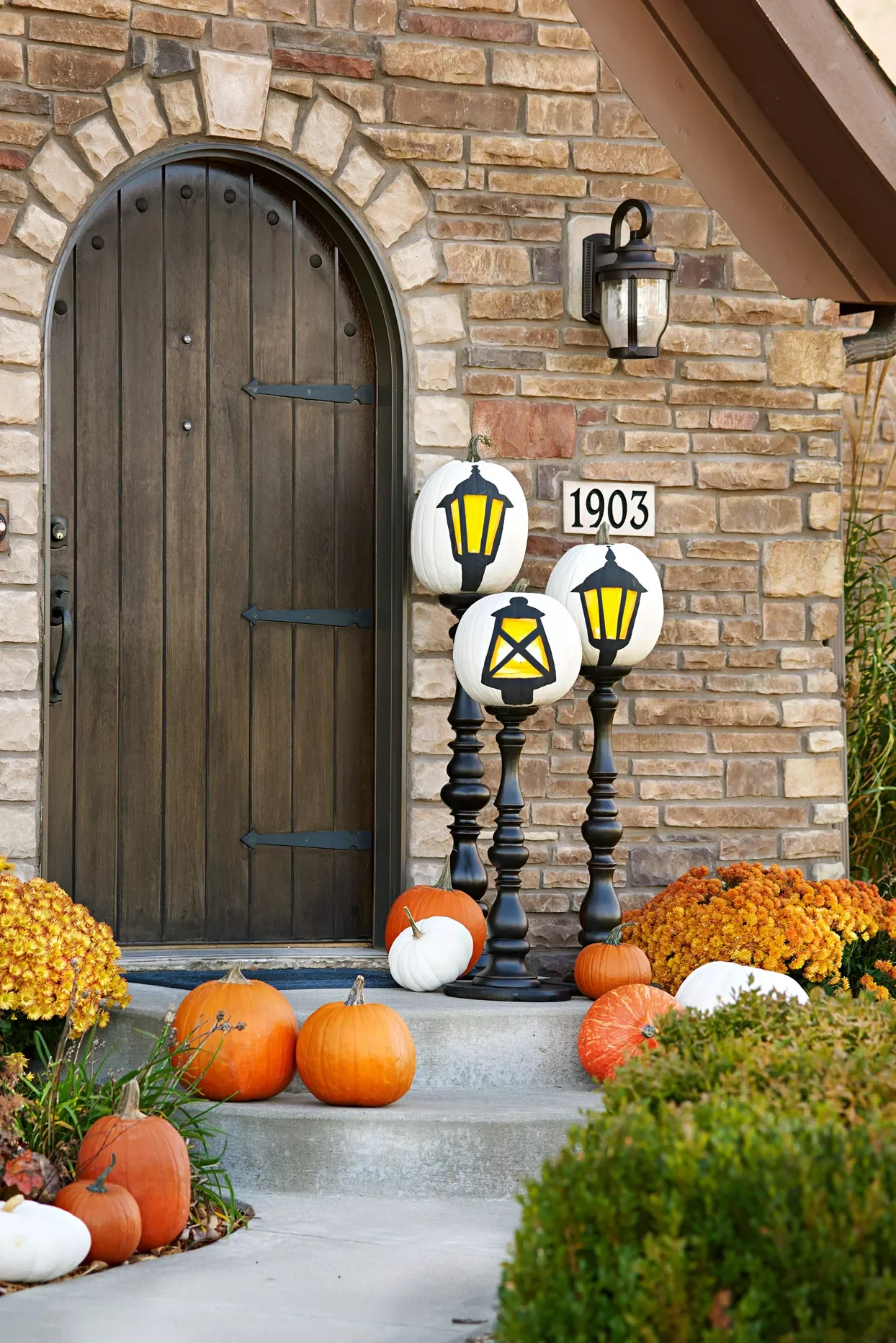 80 Quick Halloween Crafts You Can Complete in One Day 9 Painted and Stacked Pumpkins