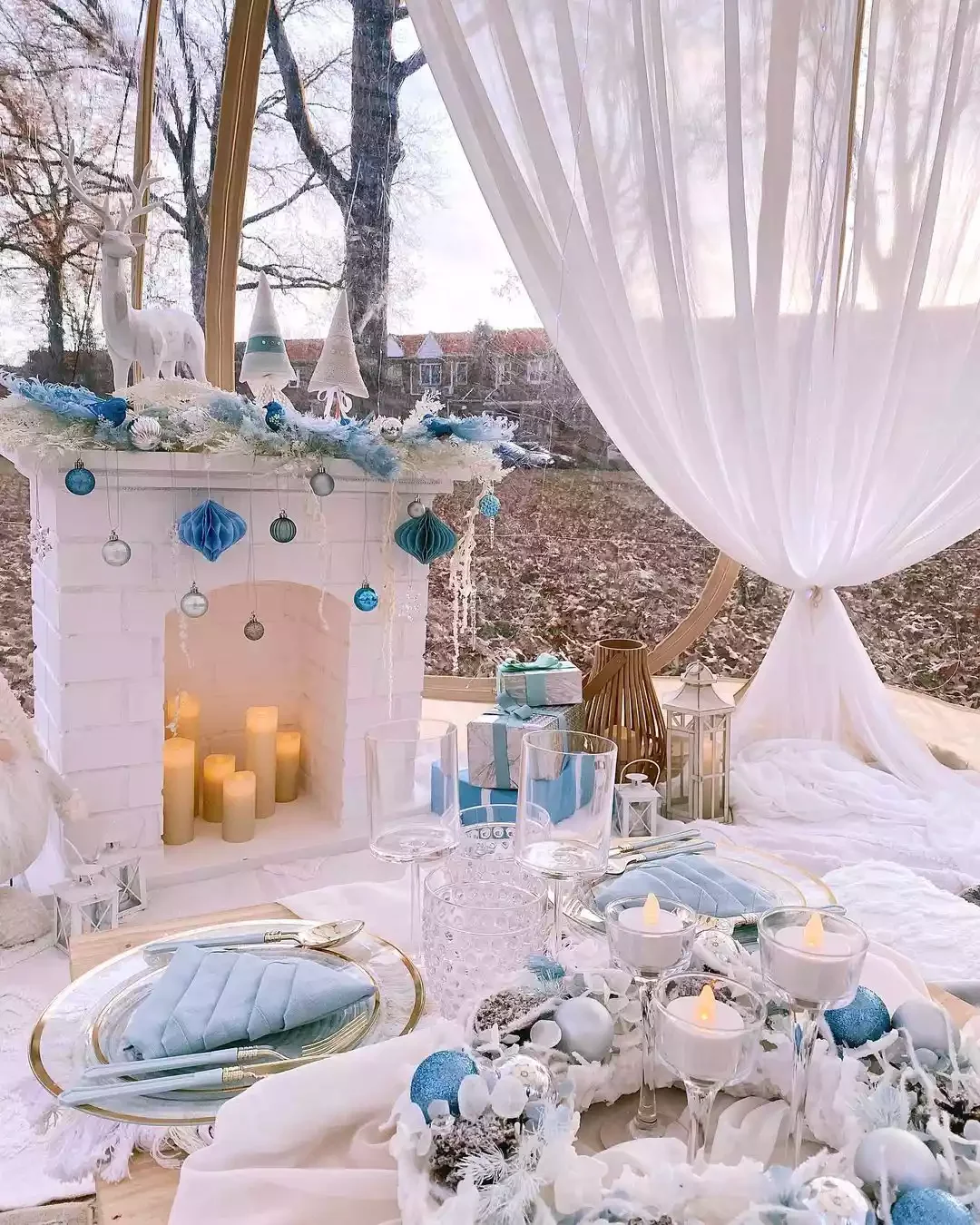 50 Festive Christmas Party Decorating Ideas Your Guests Will Absolutely Adore 14 Pair Blue and White