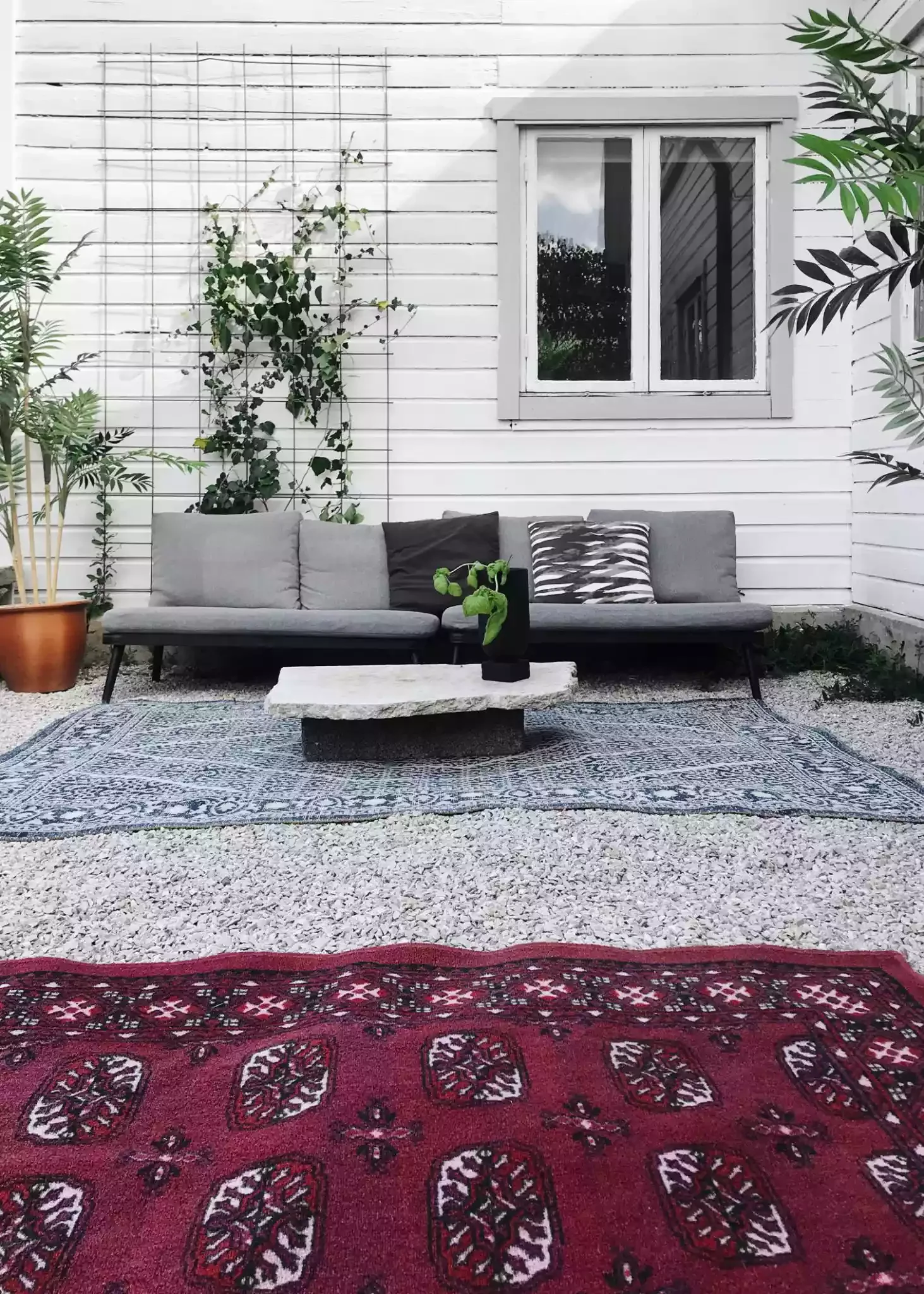 68 Stunning Patio Ideas That Will Transform Your Outdoor Space 24 Pair Gravel and Rugs