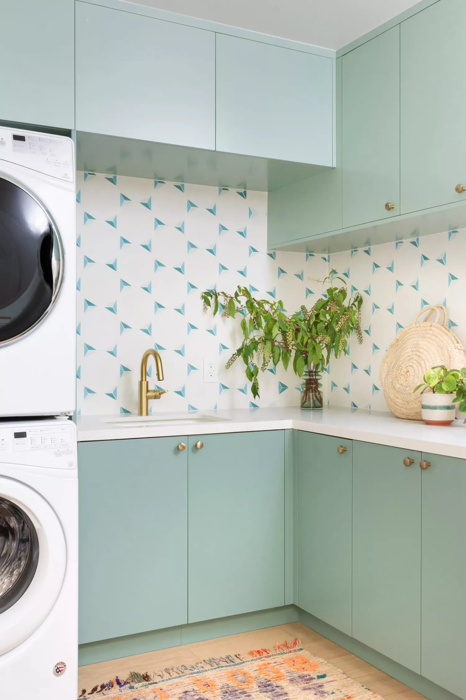 57 Creative Laundry Room Ideas That'll Make You Actually Enjoy Doing Chores Pair Green and Blue