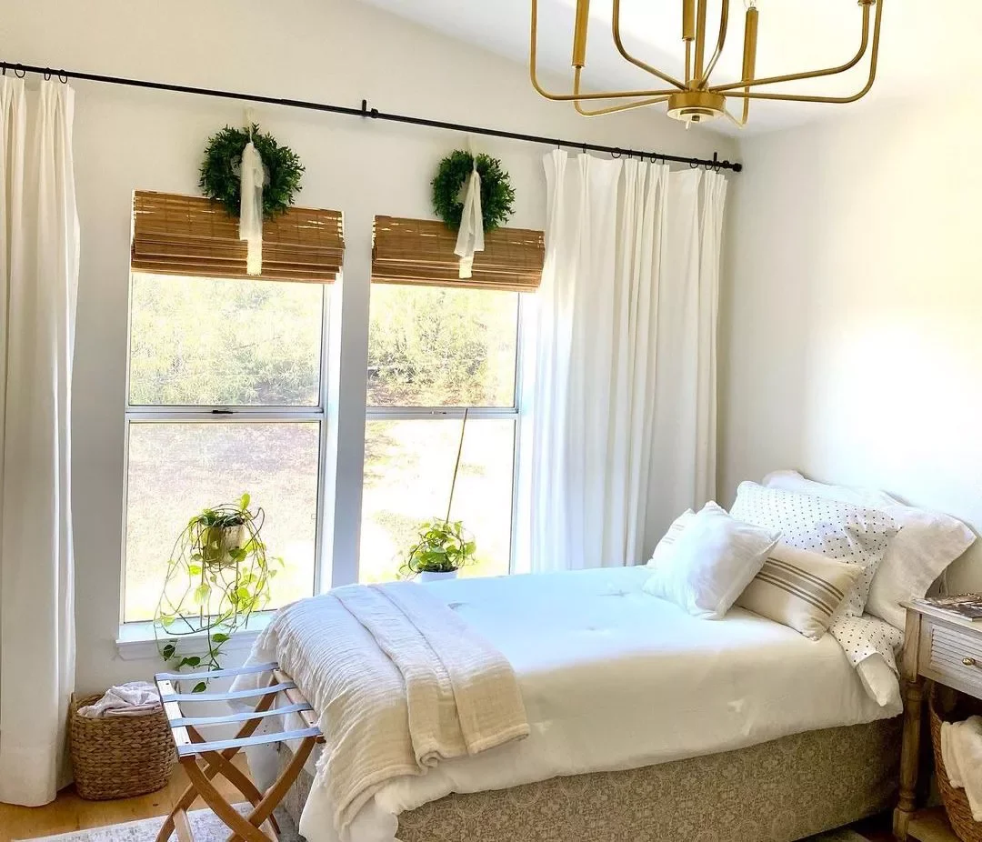 20 Beautiful Bedroom Curtain Ideas That Will Transform Your Space 16 Pair White Curtains With Wood Blinds