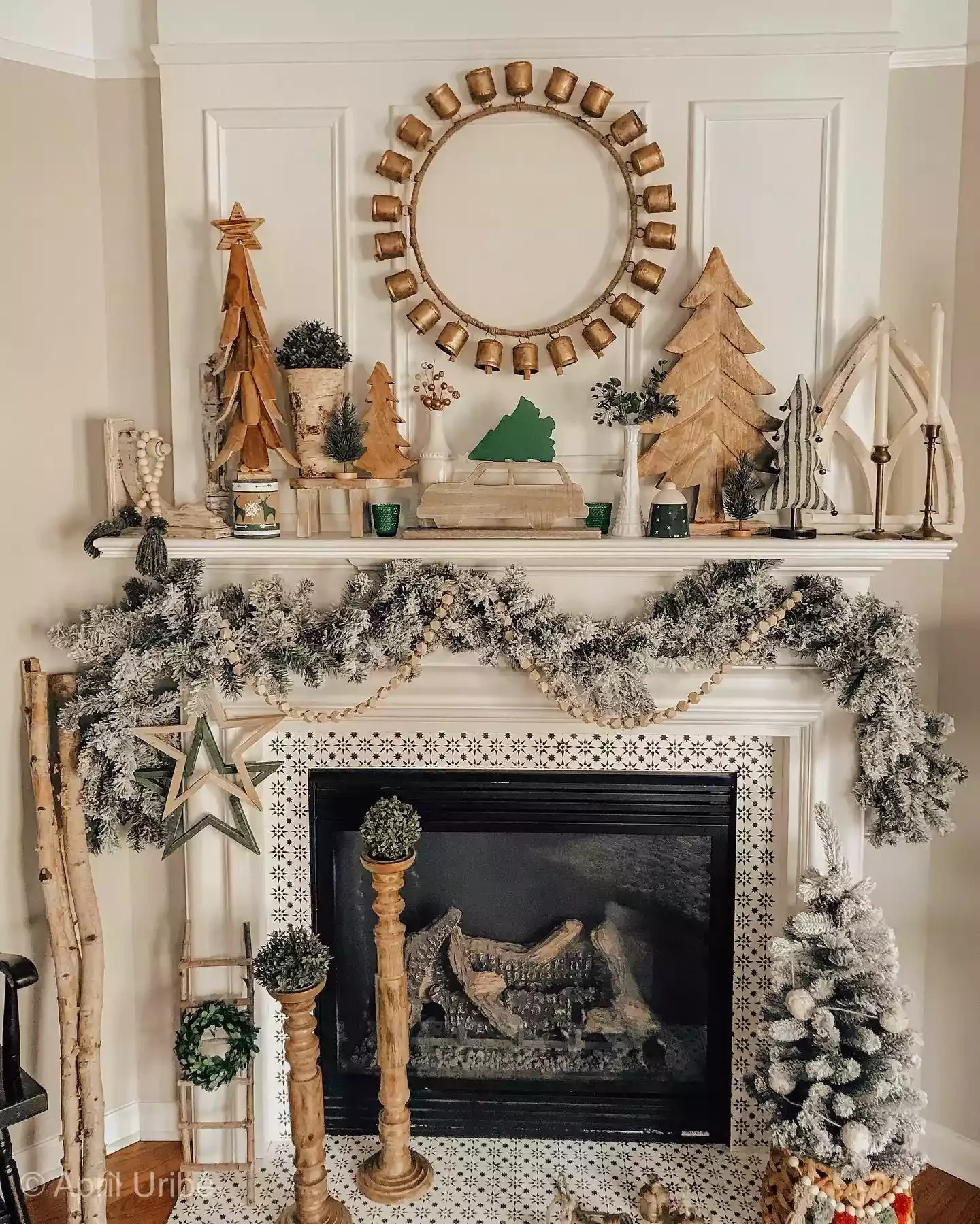 32 Stunning White Christmas Tree Ideas That Will Transform Your Holiday Decor 23 Pair With Garland