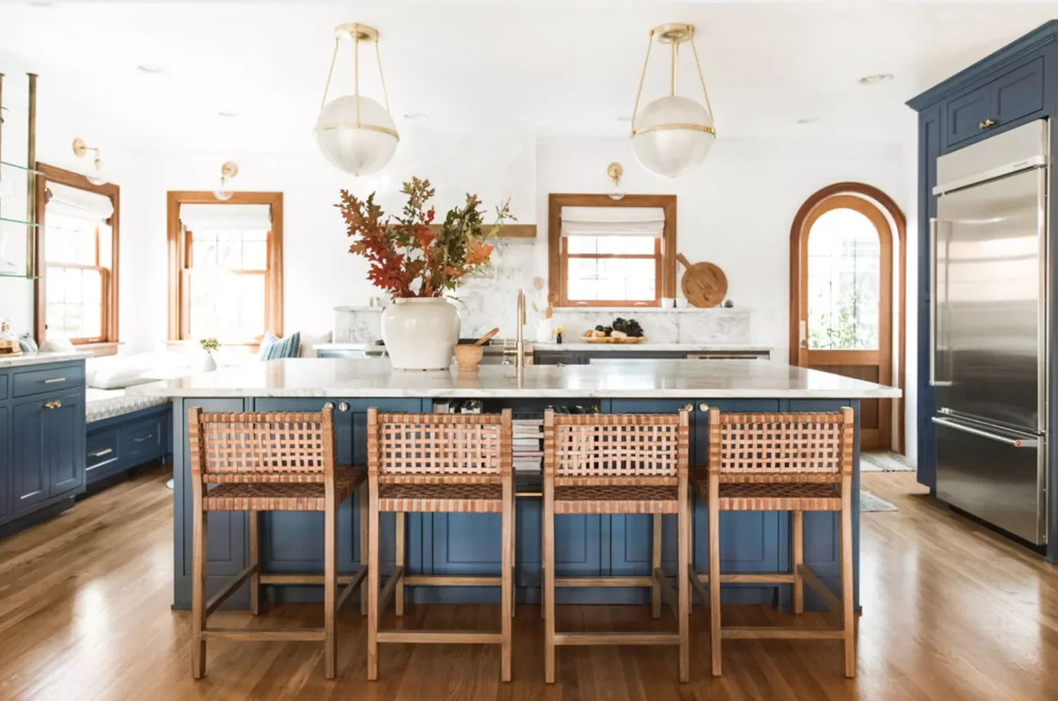 26 Stunning Navy Kitchen Cabinet Ideas That Will Transform Your Space 23 Pair With Natural Accents