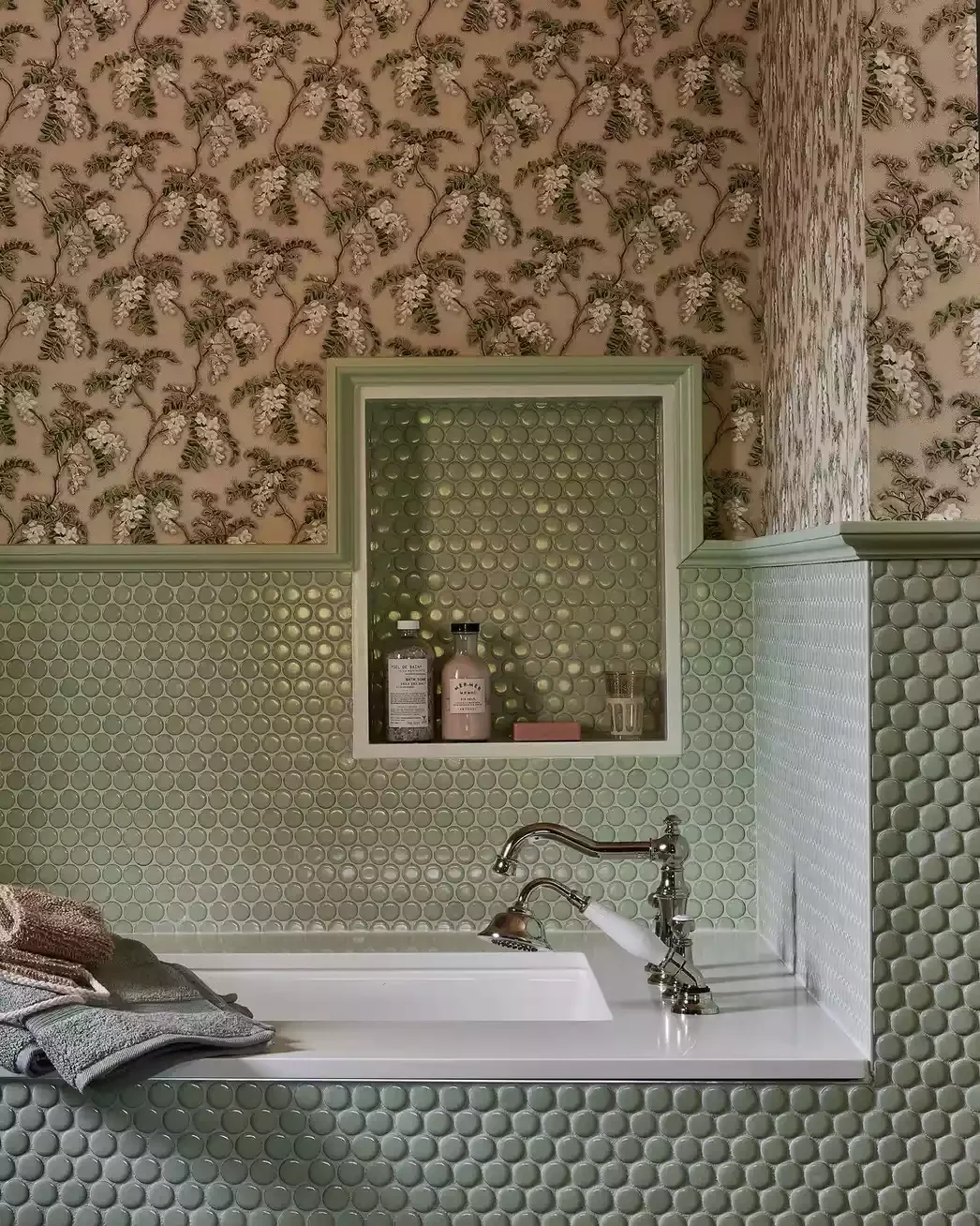 26 Beautiful Bathtub Tile Ideas That'll Transform Your Shower-Tub Into a Designer Masterpiece 17 Pair With Wallpaper