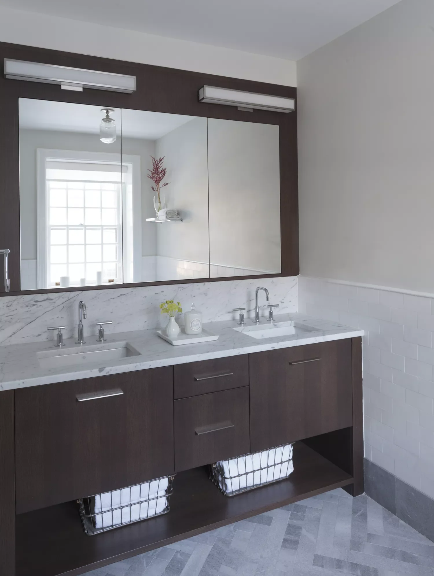 25 Stunning Double Vanity Ideas That Will Transform Your Bathroom 19 Pair Wood and Marble