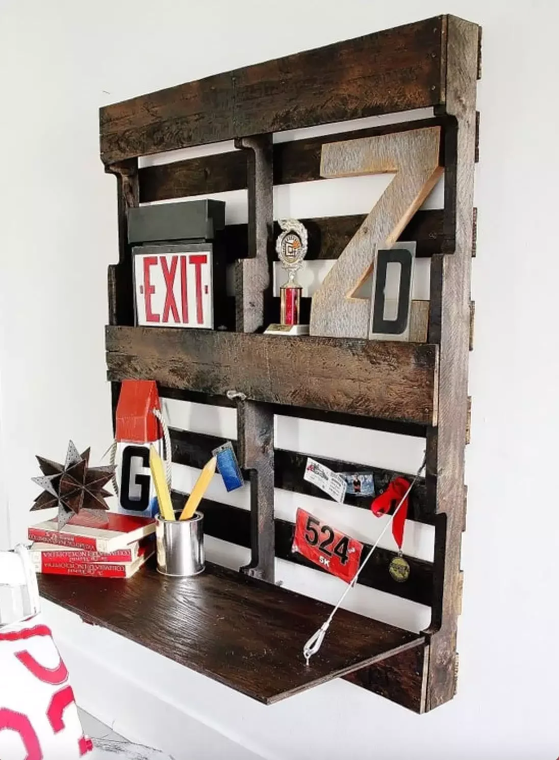 60 Creative Wood Pallet Furniture Projects That Won't Break Your Budget Pallet Fold-Up Wall Desk