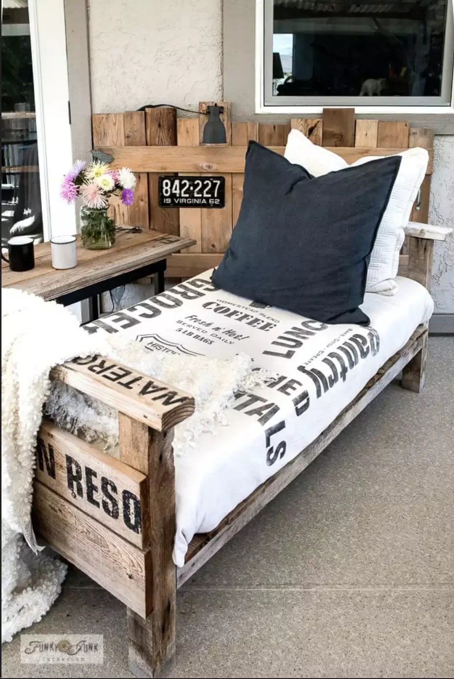 60 Creative Wood Pallet Furniture Projects That Won't Break Your Budget Pallet Lounger