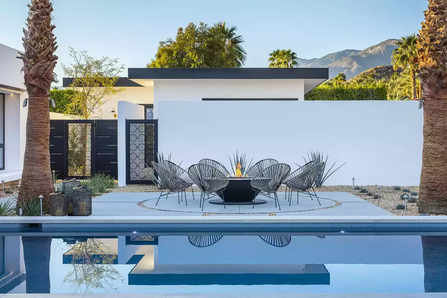 52 Beautiful Courtyard Ideas That Transform Your Outdoor Living Space Palm Springs Courtyard