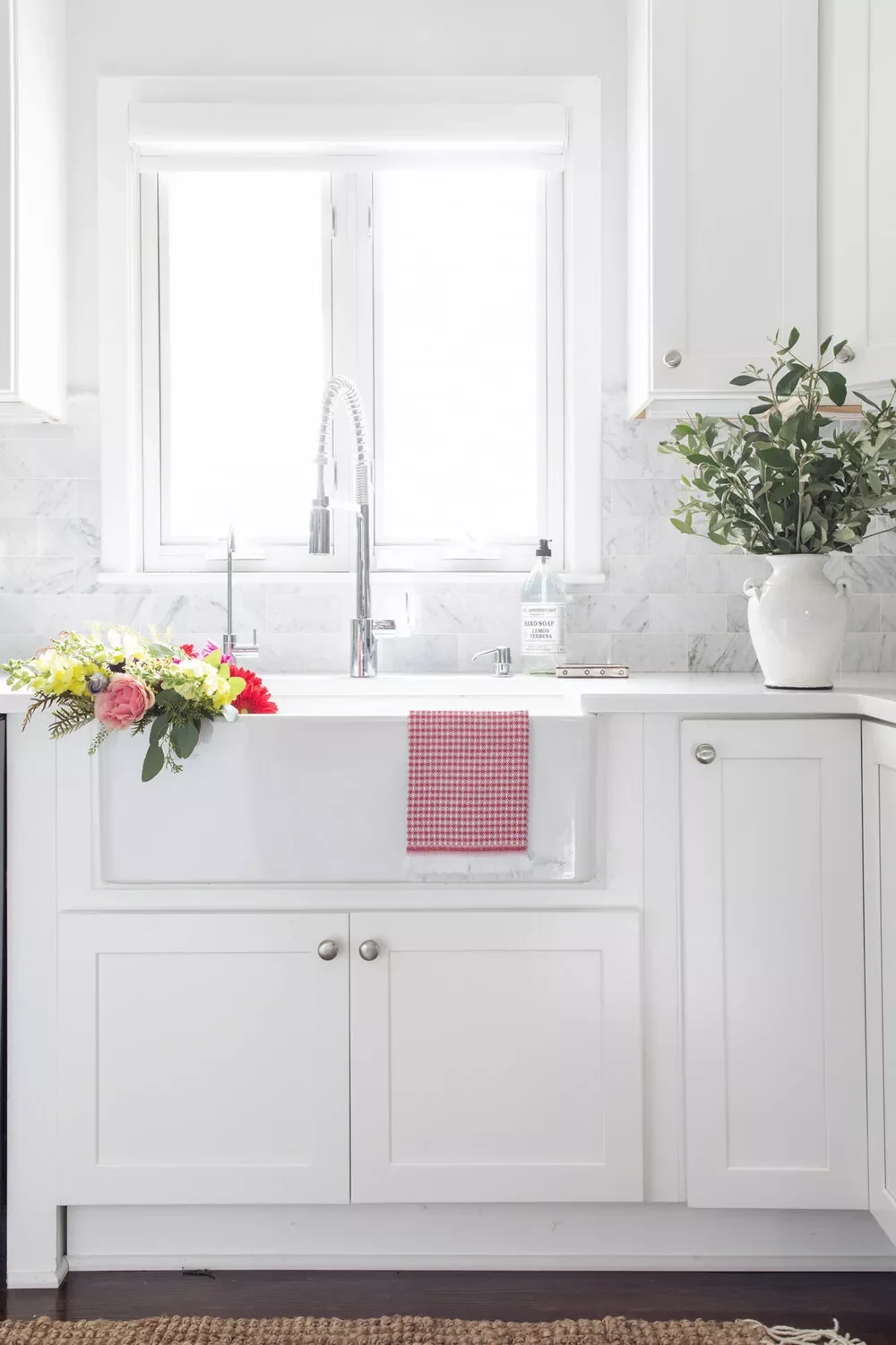 68 Charming Farmhouse Kitchen Ideas That Never Go Out of Style Pared Down