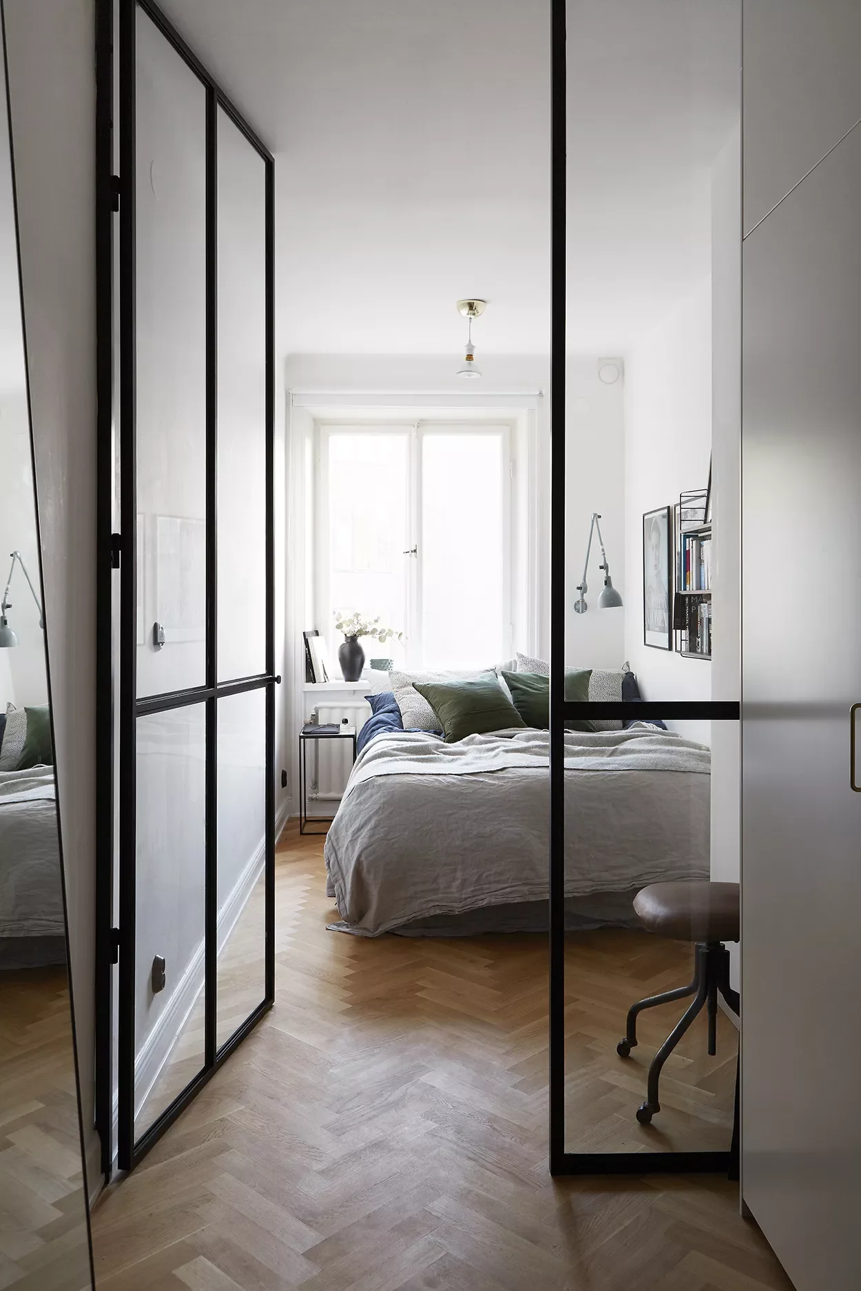 52 Clever Small Bedroom Ideas That Maximize Every Square Inch 39 Partition With Glass