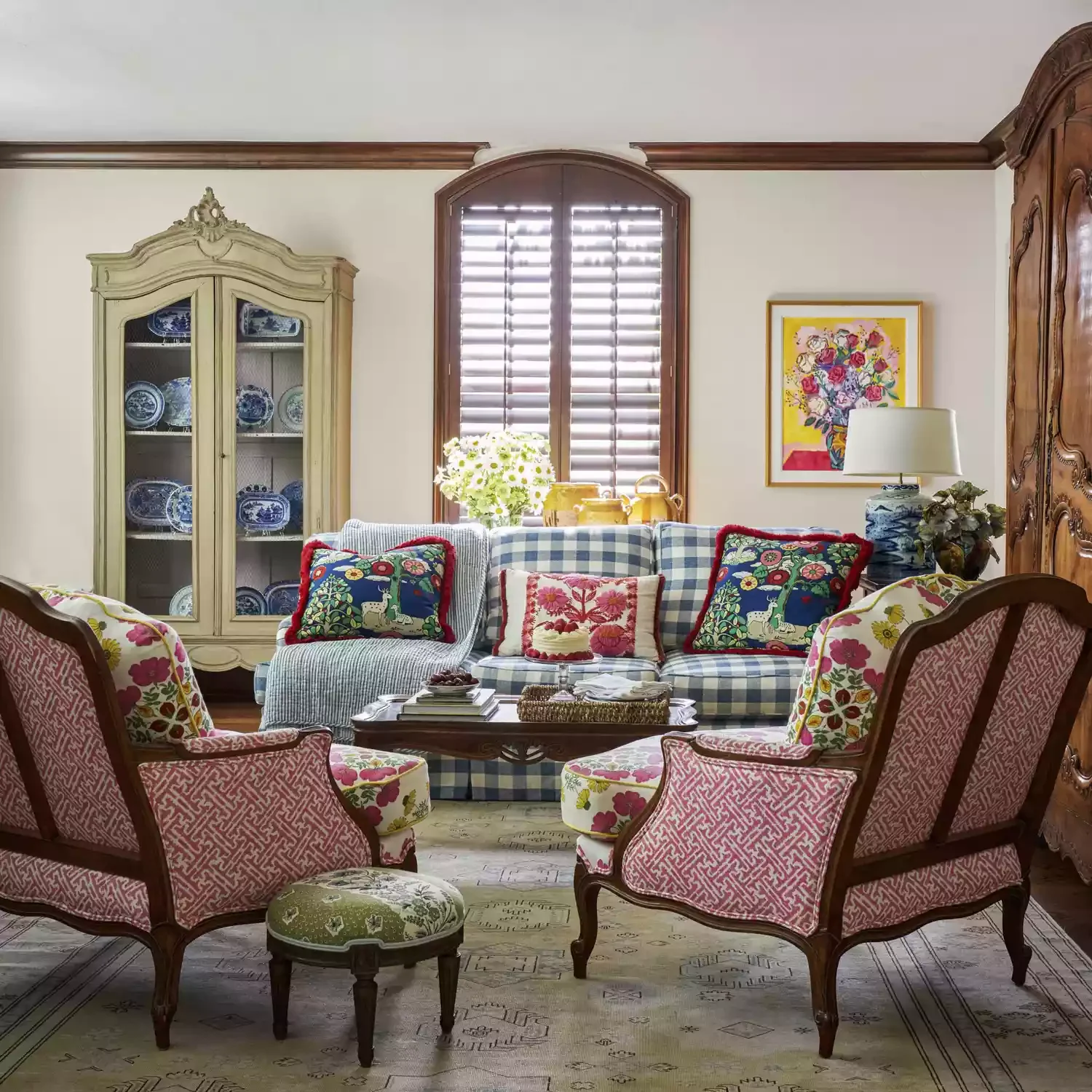 25 Stunning Vintage Living Room Ideas That Never Go Out of Style 10 Peppy Patterns
