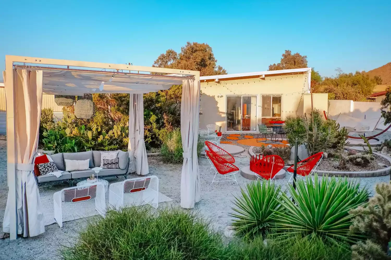 31 Stunning Pergola Ideas to Transform Your Backyard Into a Stylish Retreat 11 Pergola With Curtains