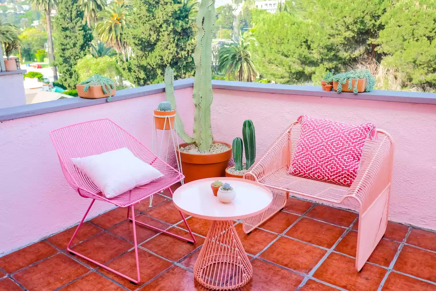 21 Creative Ways to Transform Your Apartment Patio Into an Outdoor Haven 7 Personalize With Color