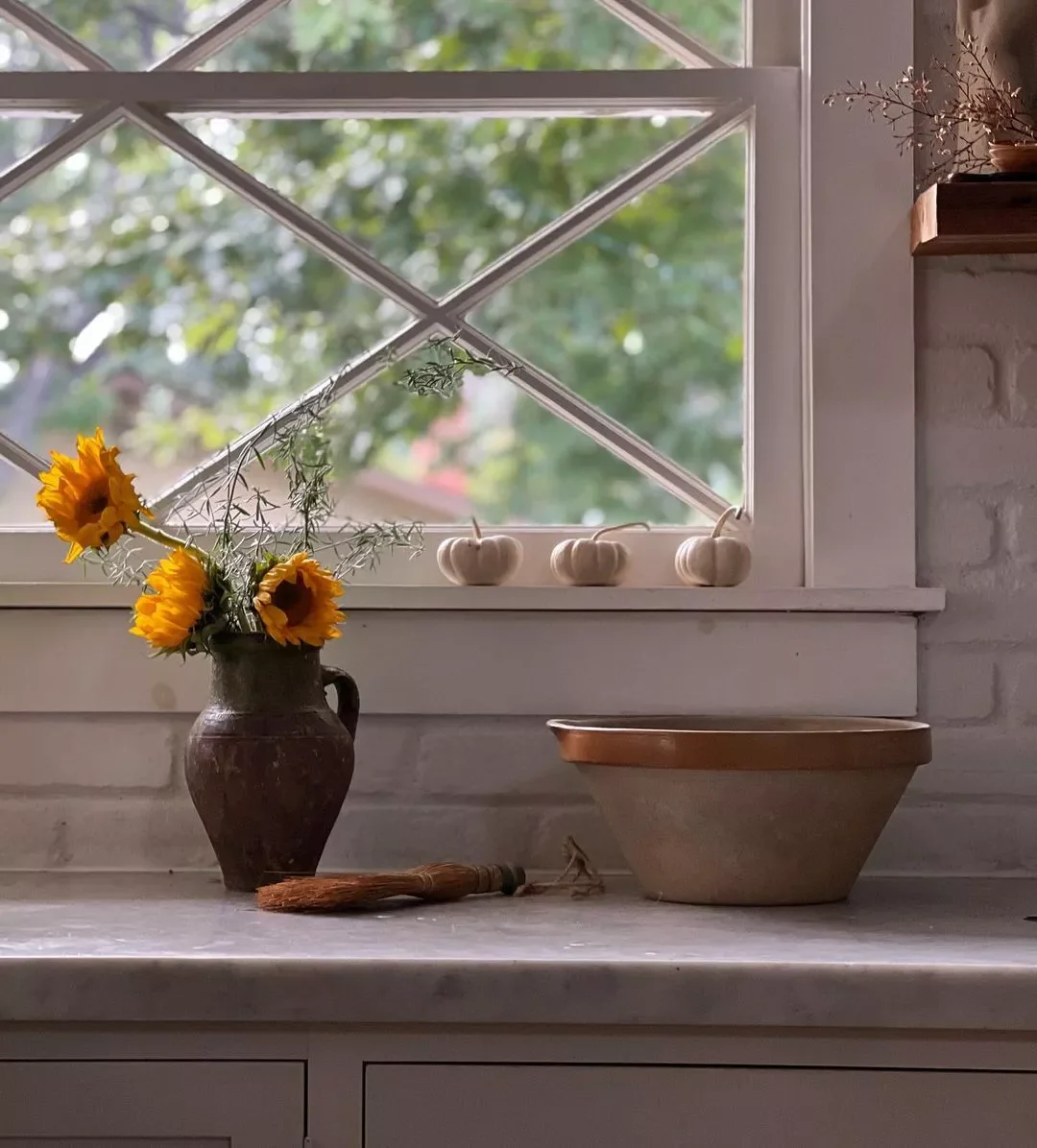 28 Creative Halloween Decorating Ideas You'll Want to Try Right Now 23 Petite Pumpkins