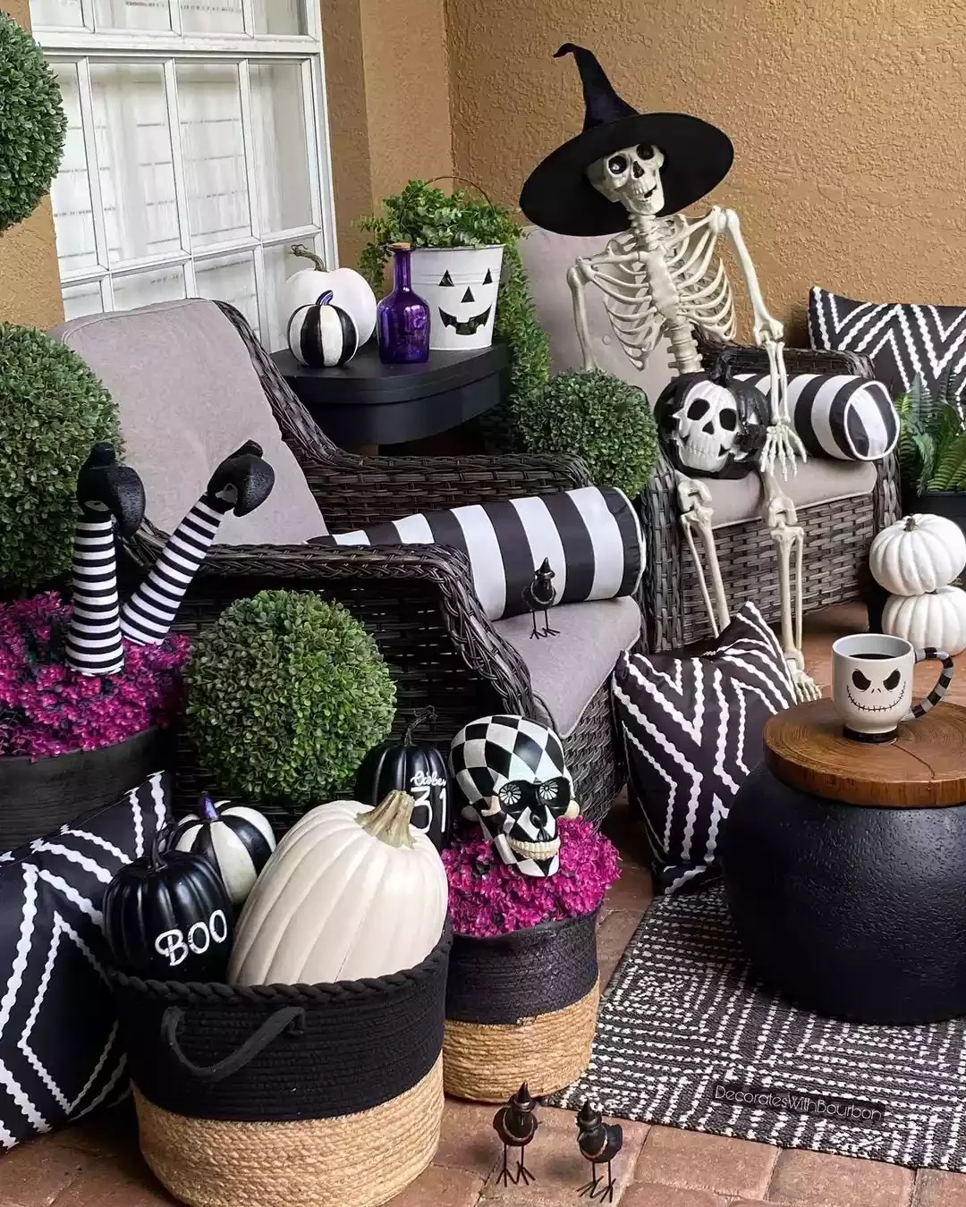 33 Spooktacular Halloween Front Porch Ideas That'll Make Your Home the Neighborhood's Must-See Destination 15 Pick a Black and Purple Theme