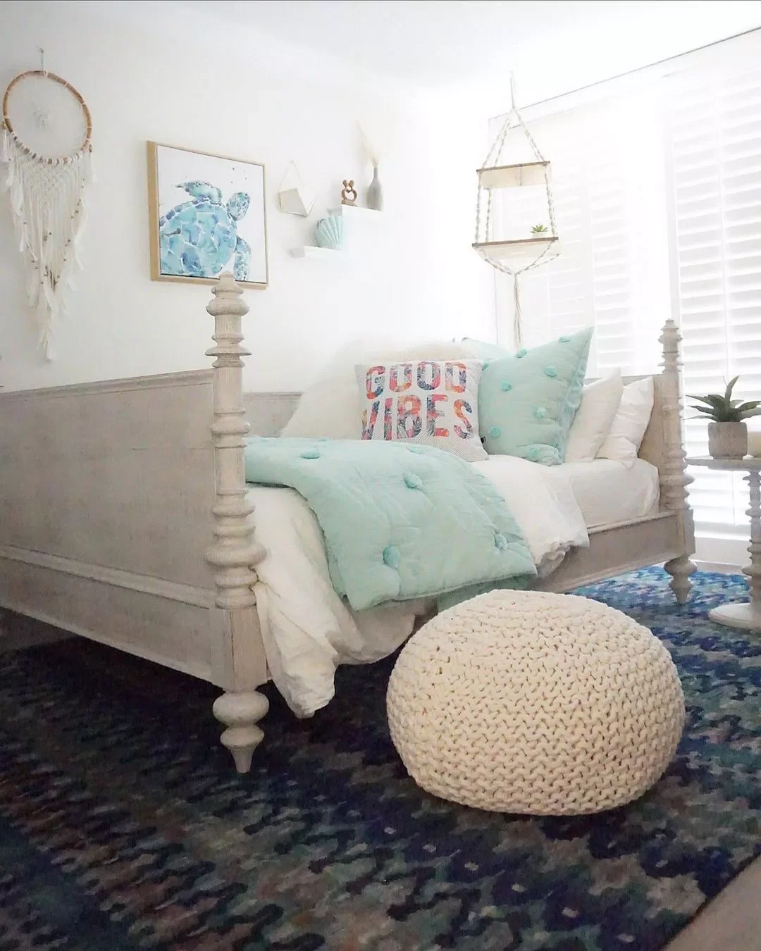 20 Tween Bedroom Ideas That Will Absolutely Wow Them 5 Pick a Fave Phrase