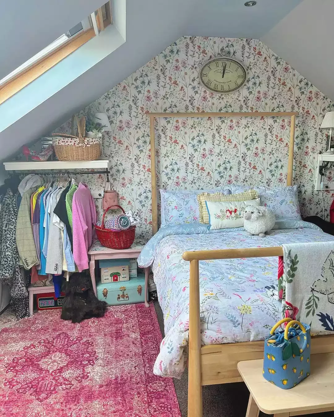 34 Dreamy Cottagecore Bedroom Ideas That Will Make You Want to Redecorate Tonight 9 Pick a Wooden Bed