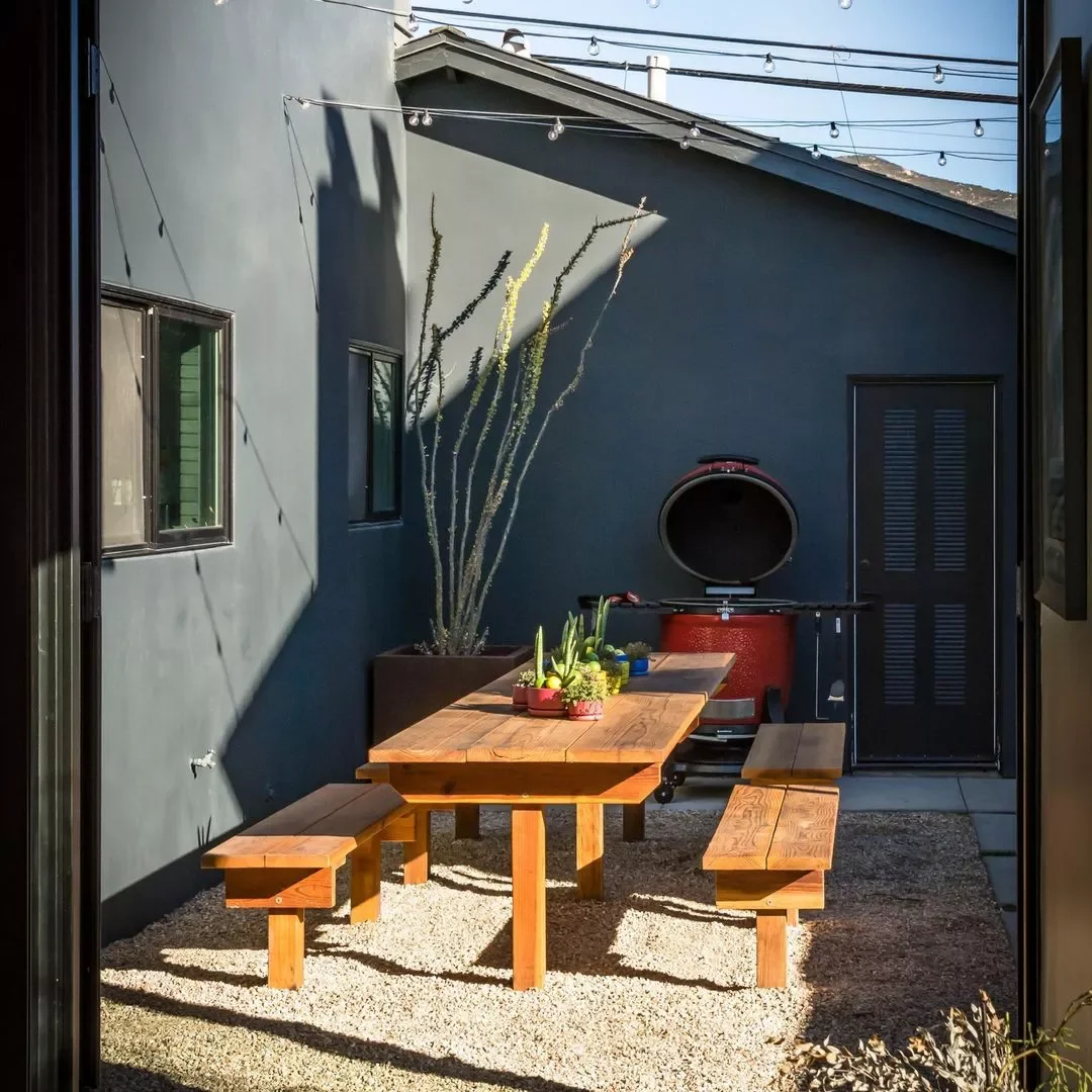 25 Creative Side Yard Transformations to Maximize Your Outdoor Space Picnic Area