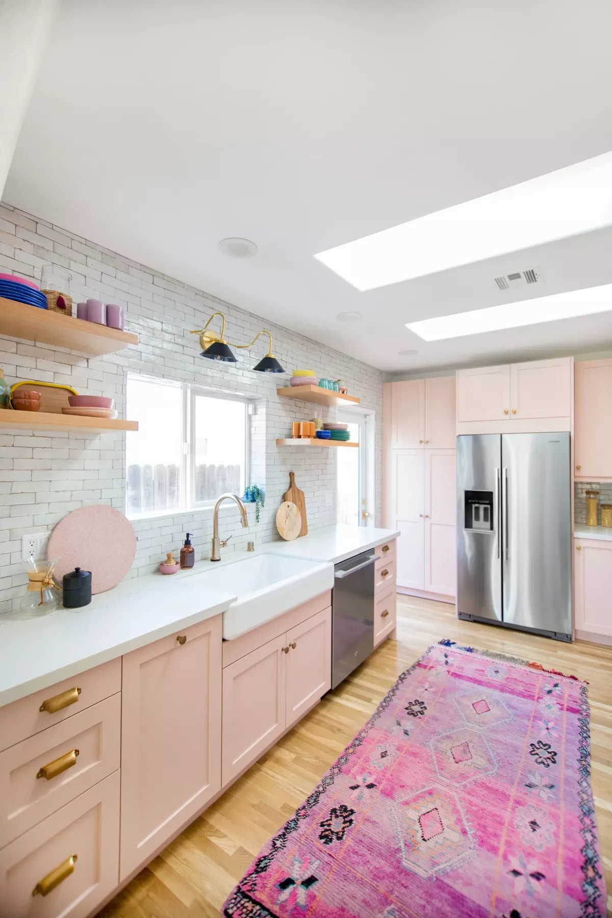 37 White Backsplash Ideas That Transform Any Kitchen Style Pink Cabinets