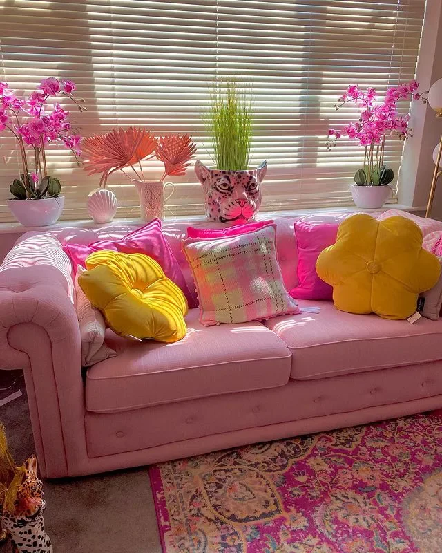 27 Beautiful Pink Room Designs That Will Transform Your Home 23 Pink Chesterfield Sofa