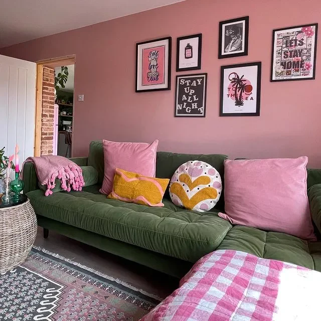 27 Beautiful Pink Room Designs That Will Transform Your Home 2 Pink and Green Living Room