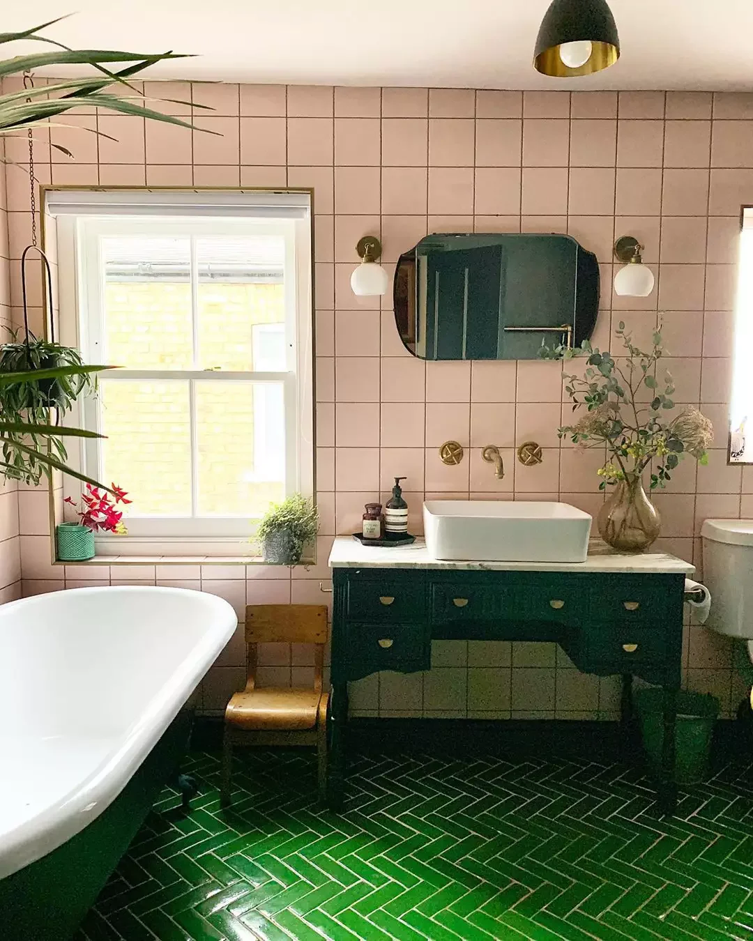 30 Stunning Green Bathroom Ideas That Bring Natural Tranquility to Your Space 7 Pink and Green