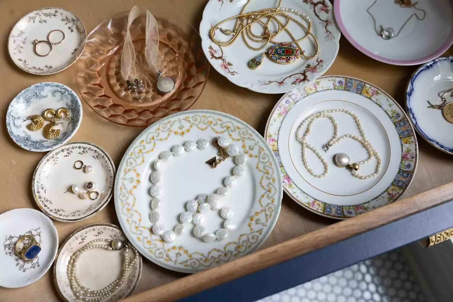 20 Creative Jewelry Organization Ideas That Beautify Your Space Place Them on Tea Plates