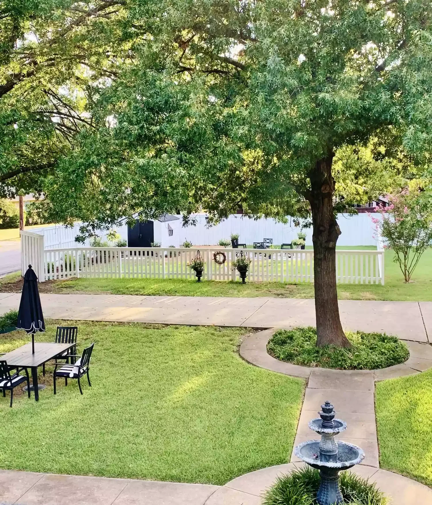 31 Stunning Front Yard Fence Ideas That Will Transform Your Home's Curb Appeal Place White Picket Around the Perimeter