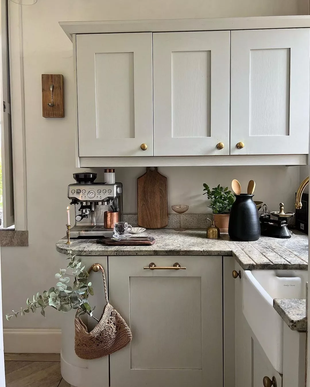 37 Stunning Backsplash Ideas That Make White Cabinets and Granite Countertops Shine Plain Details