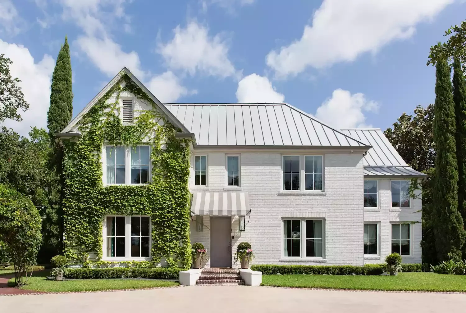 47 Small Front Yard Landscaping Ideas That Will Transform Your Home's Curb Appeal Plant Climbing Ivy